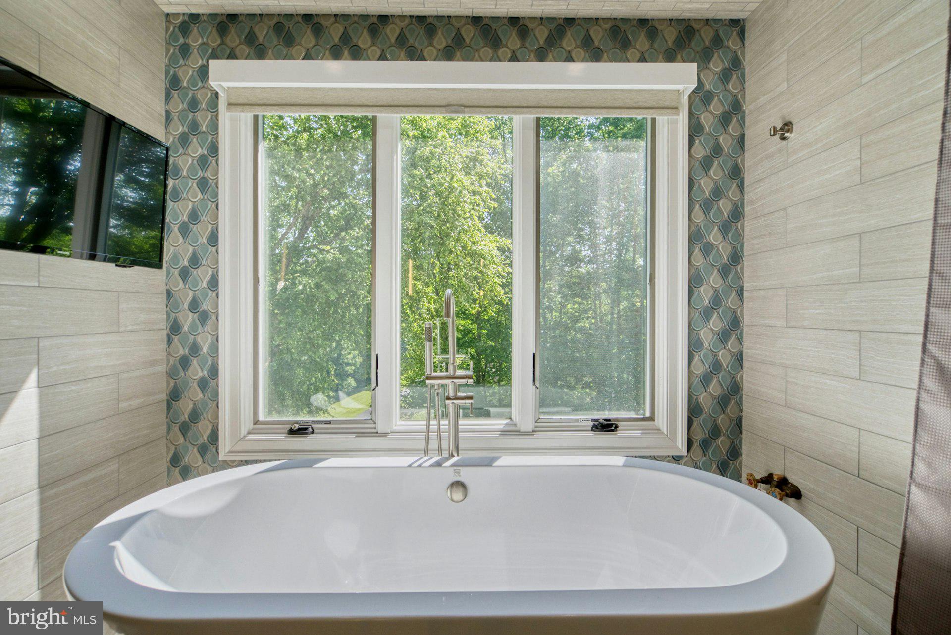 CHAMPION LAKE - Residential