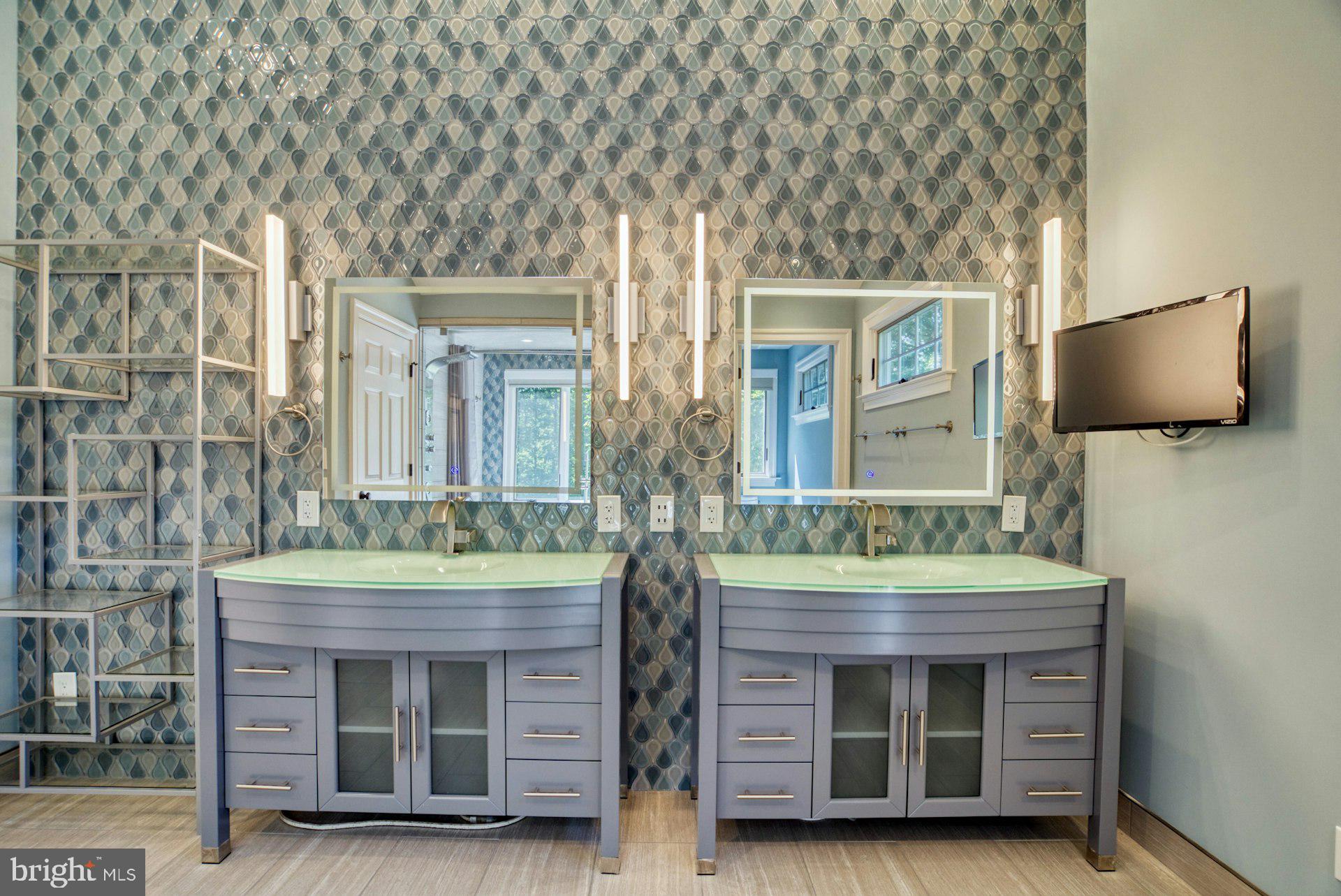 CHAMPION LAKE - Residential