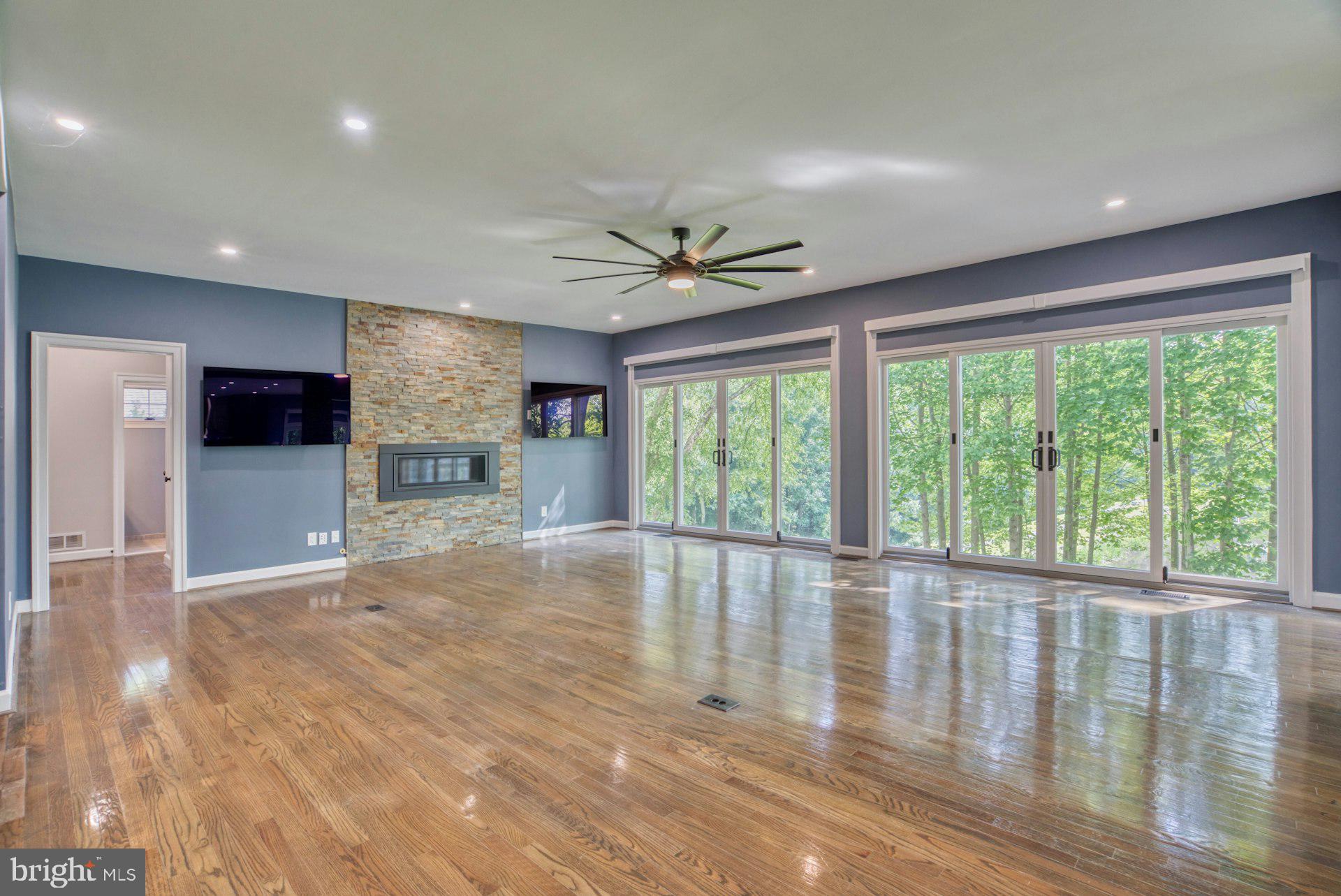 CHAMPION LAKE - Residential