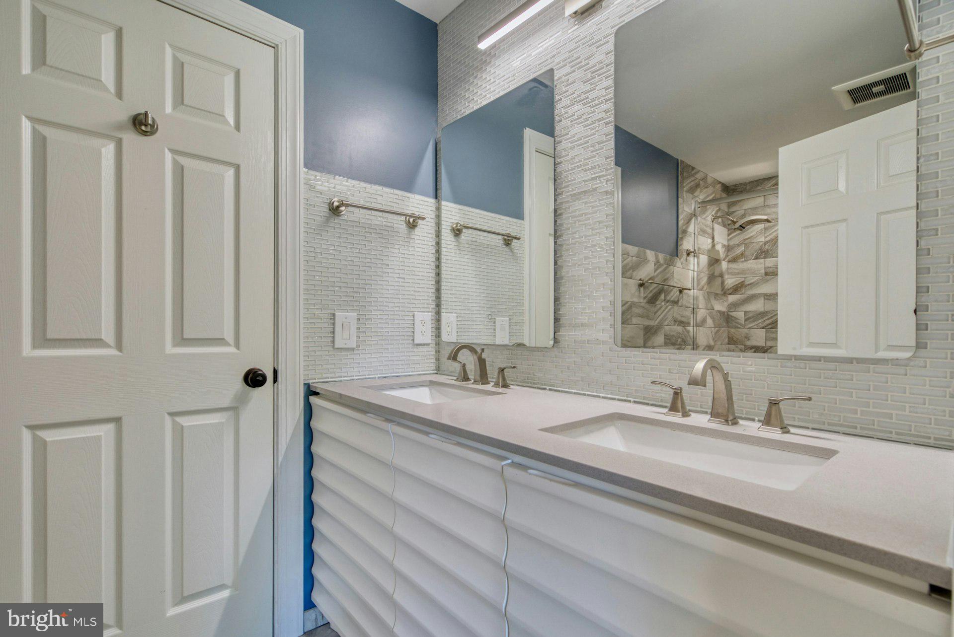 CHAMPION LAKE - Residential