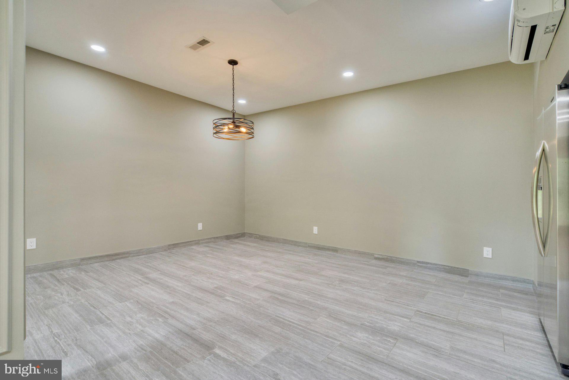 CHAMPION LAKE - Residential