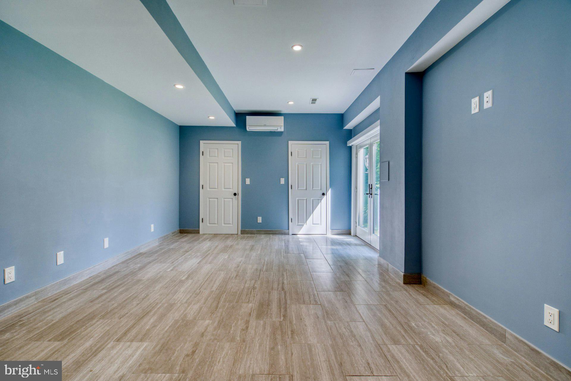 CHAMPION LAKE - Residential