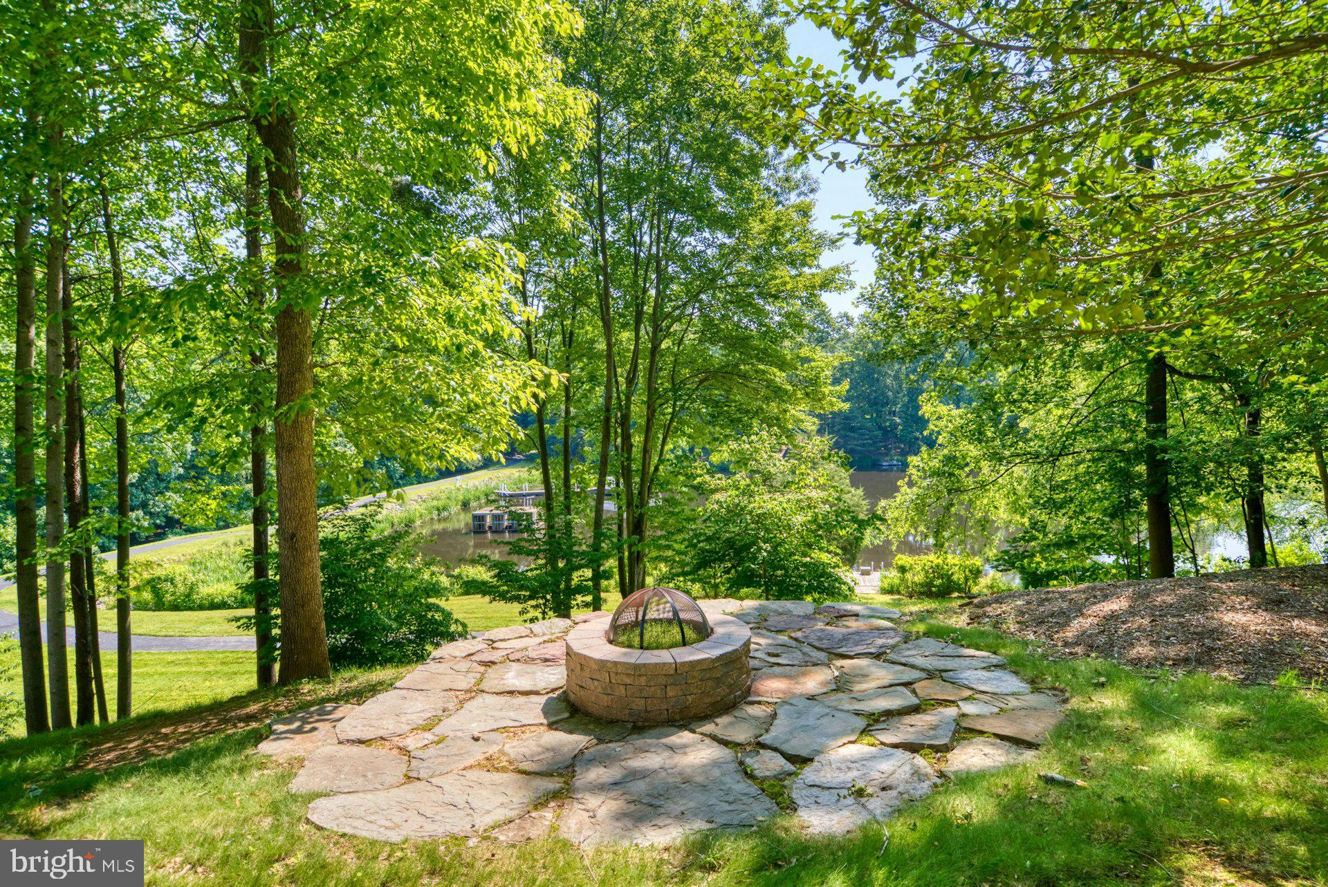 CHAMPION LAKE - Residential