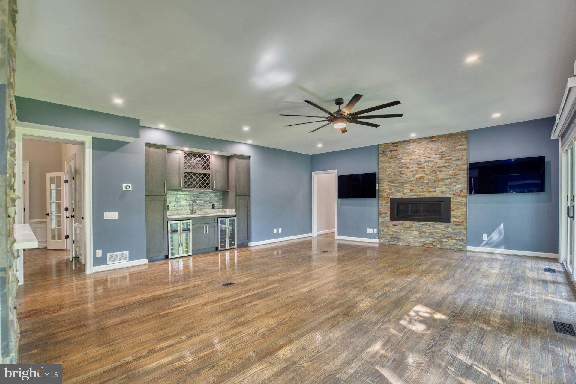 CHAMPION LAKE - Residential