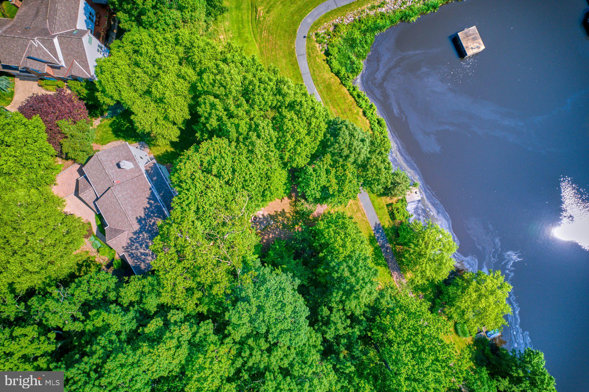 CHAMPION LAKE - Residential
