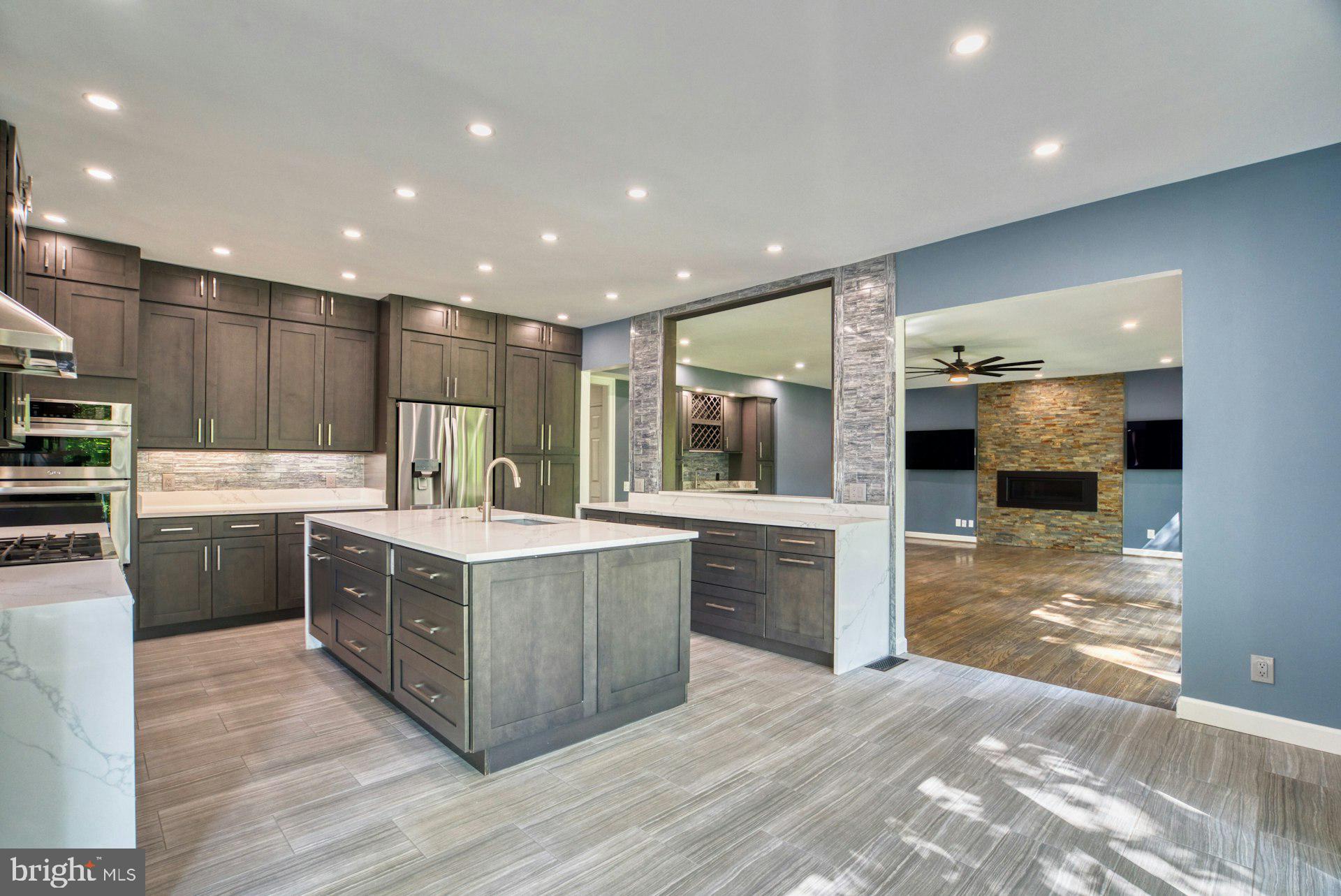 CHAMPION LAKE - Residential