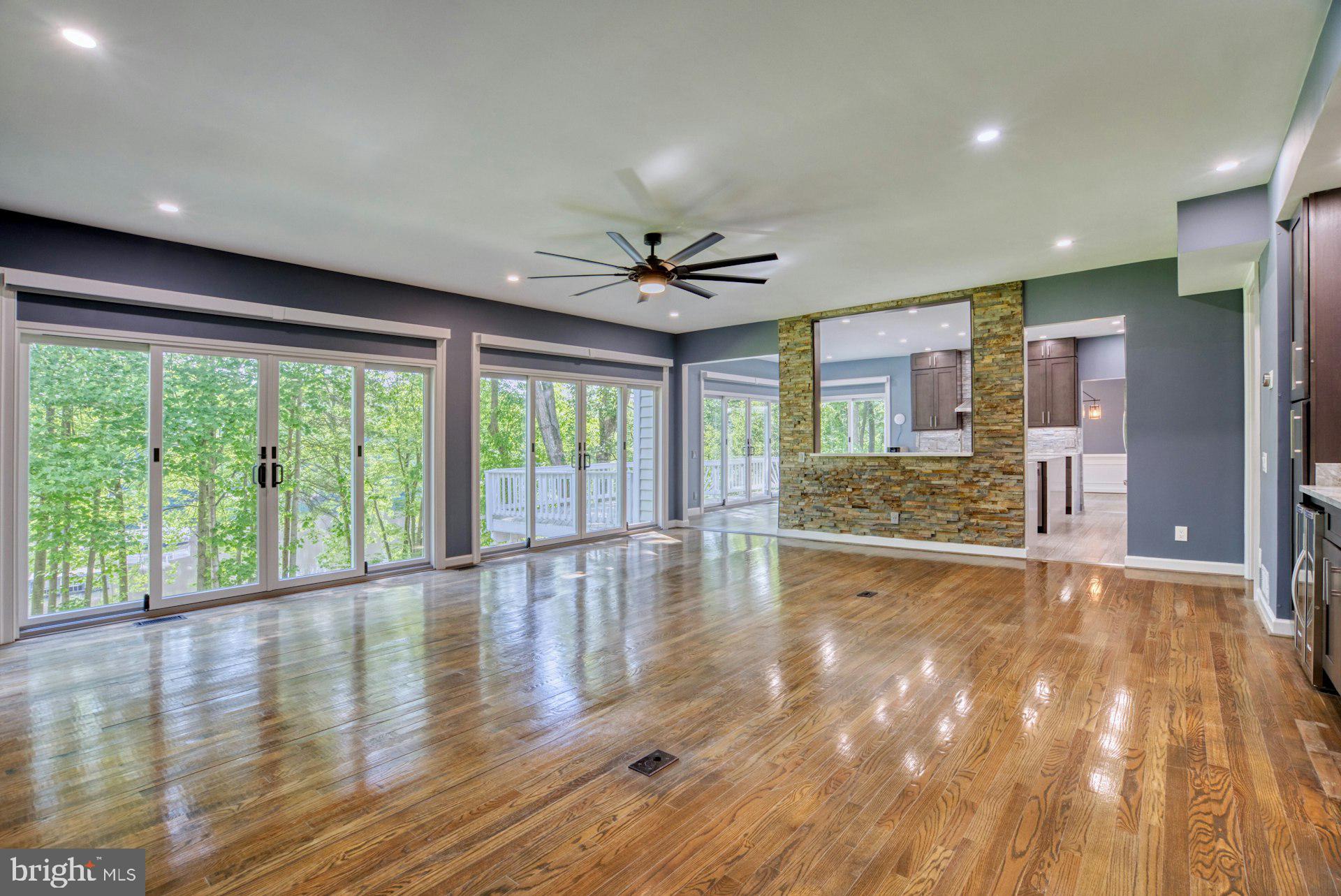 CHAMPION LAKE - Residential