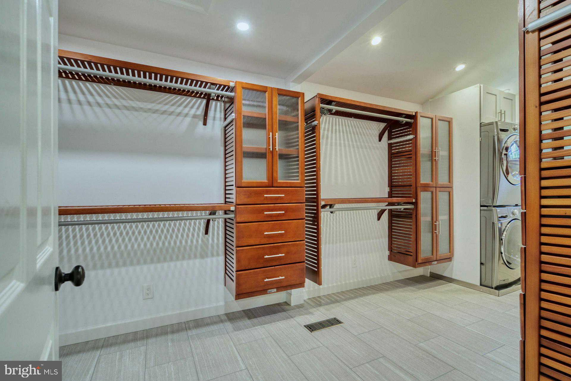 CHAMPION LAKE - Residential