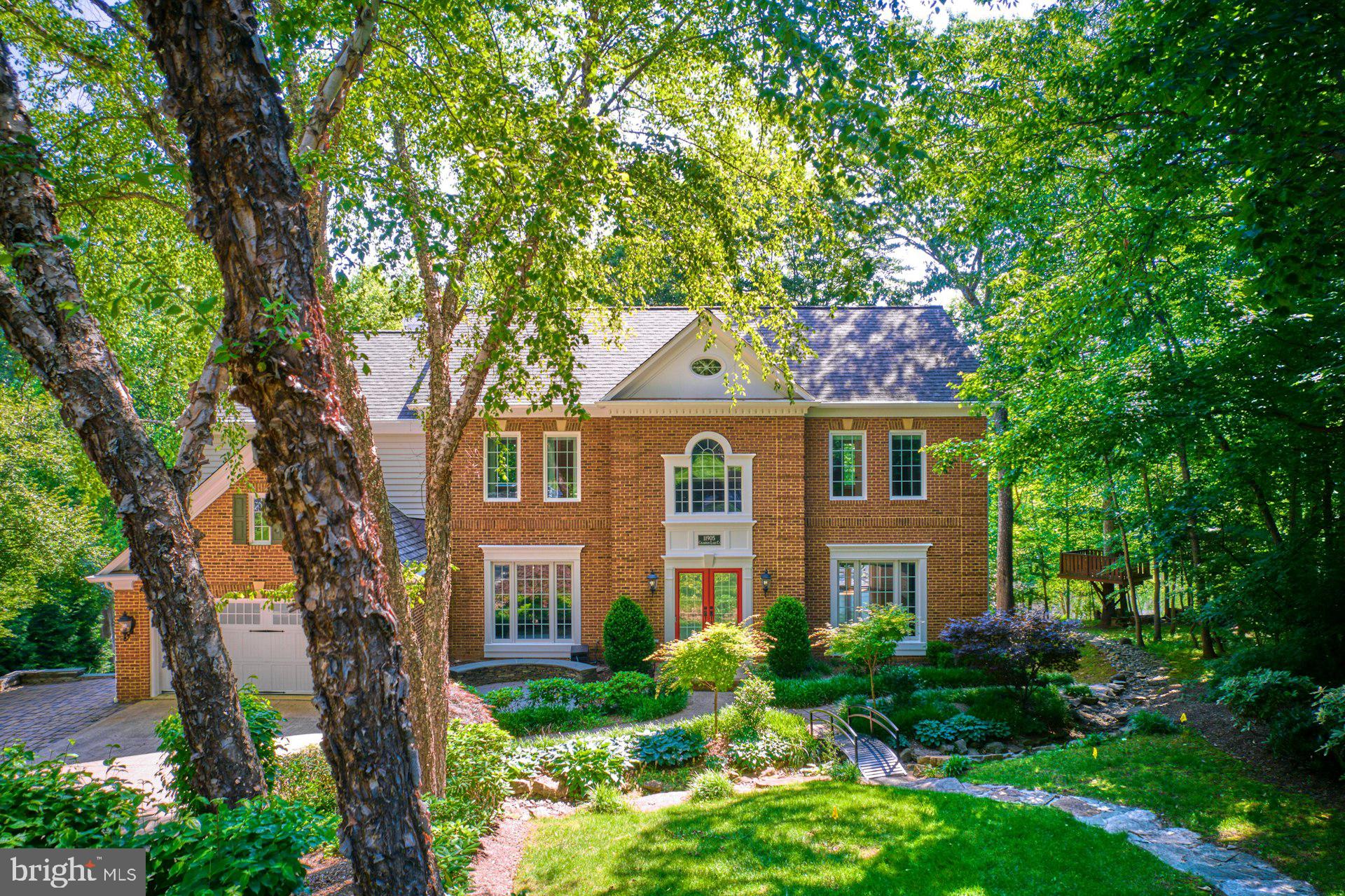 CHAMPION LAKE - Residential