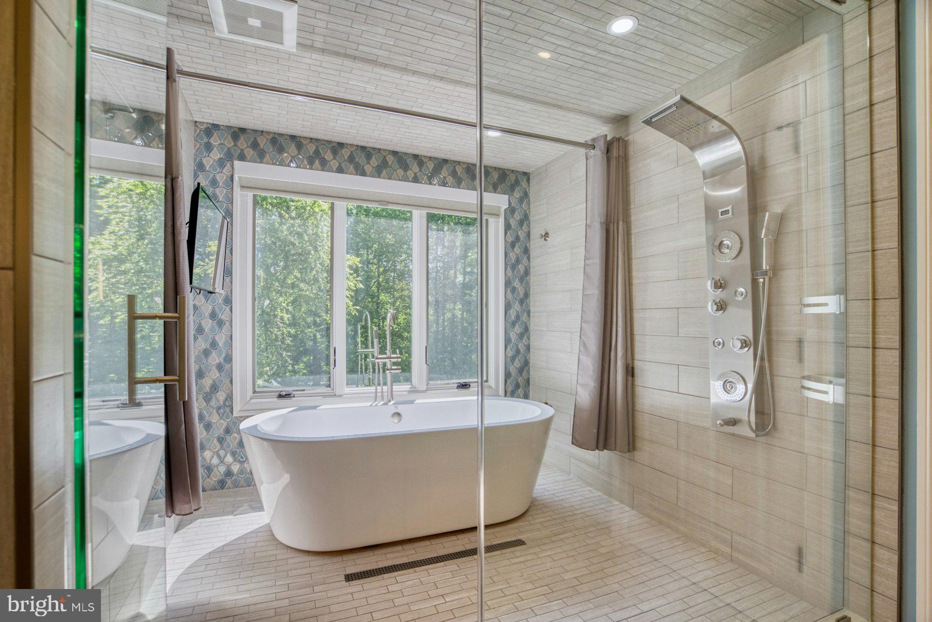 CHAMPION LAKE - Residential