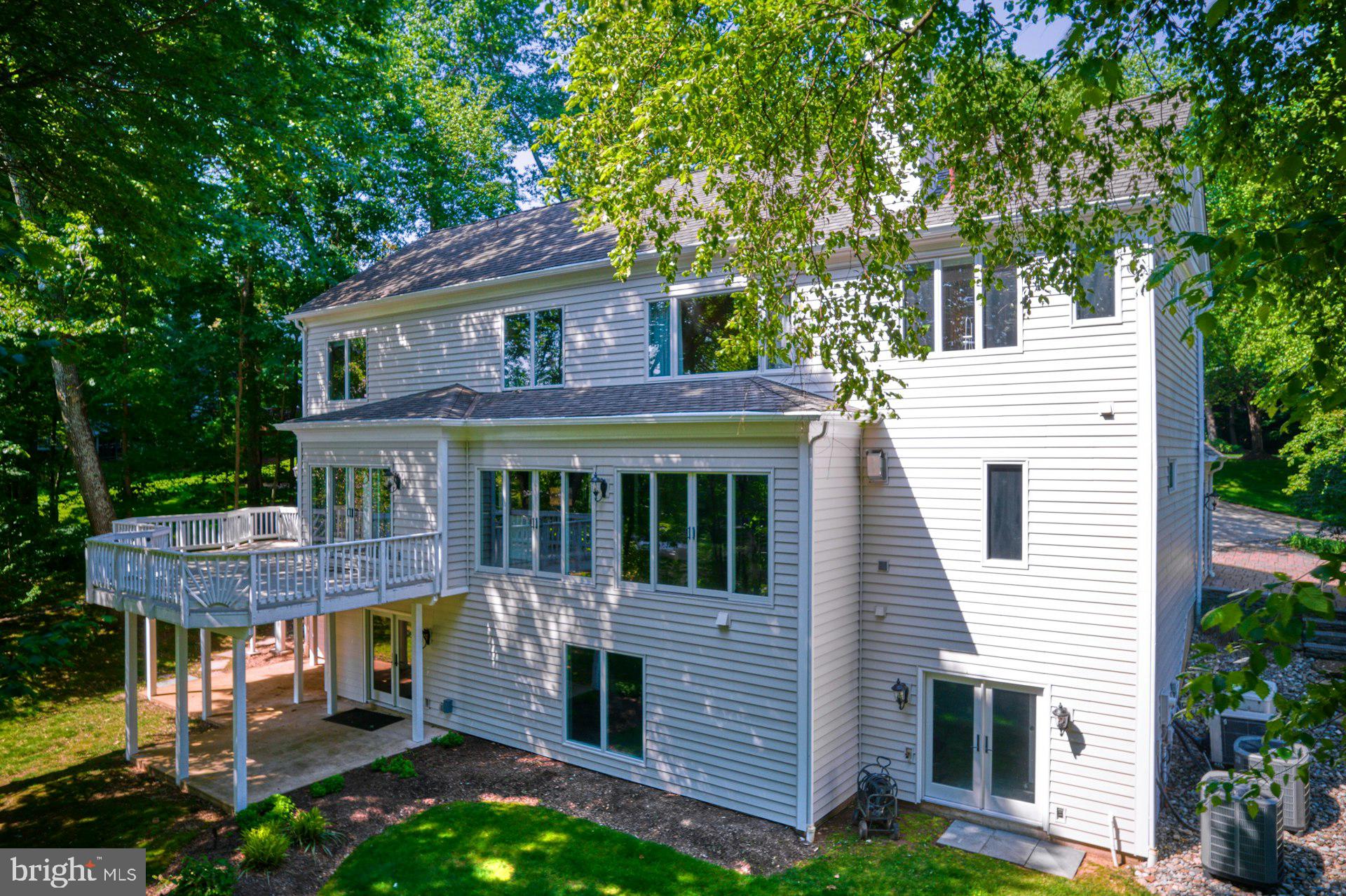 CHAMPION LAKE - Residential