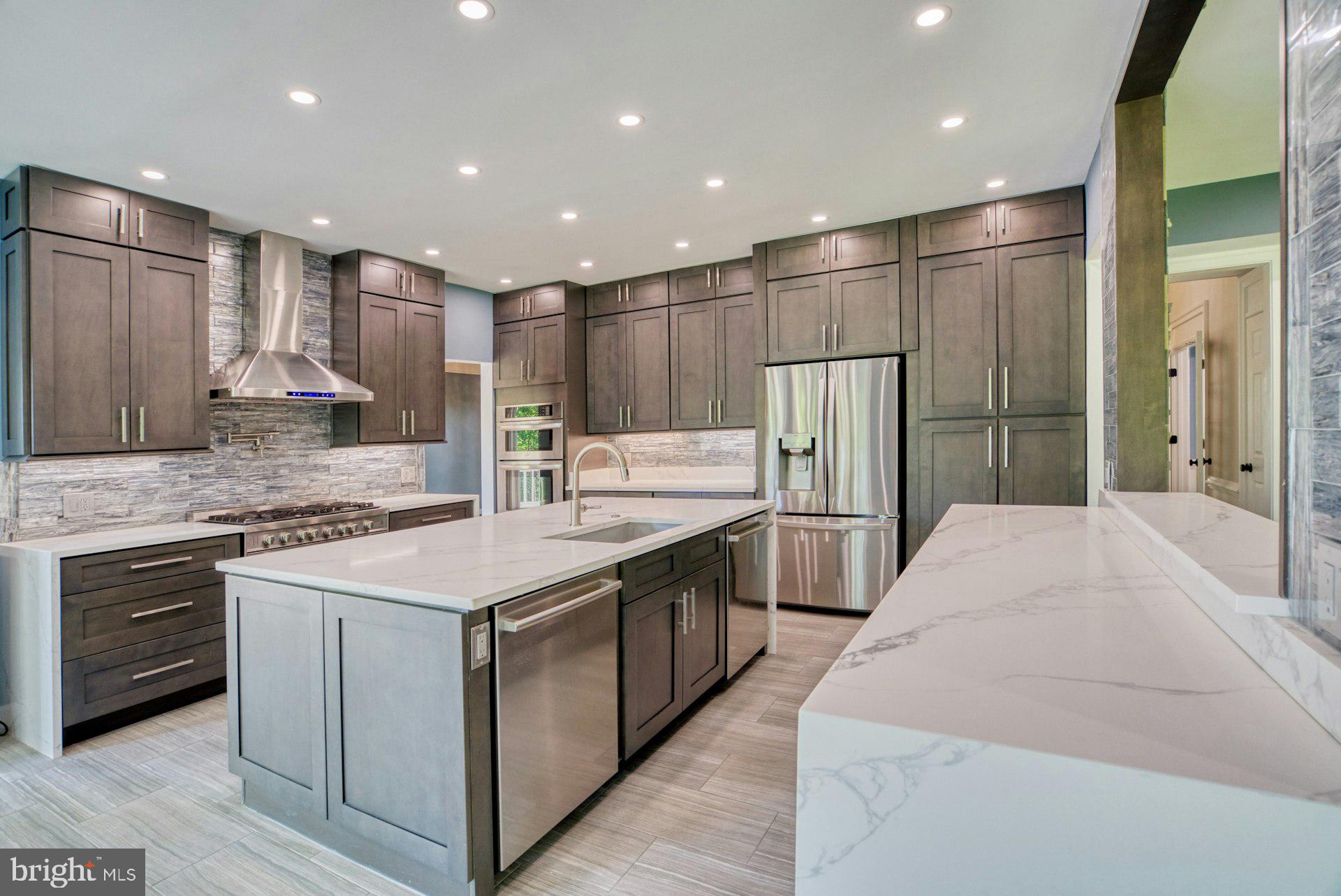 CHAMPION LAKE - Residential