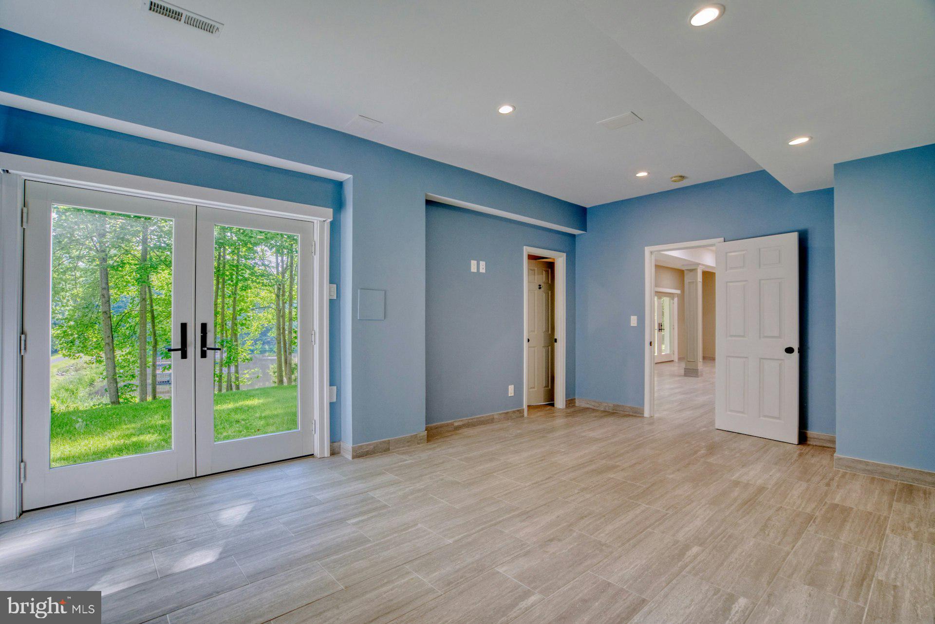 CHAMPION LAKE - Residential