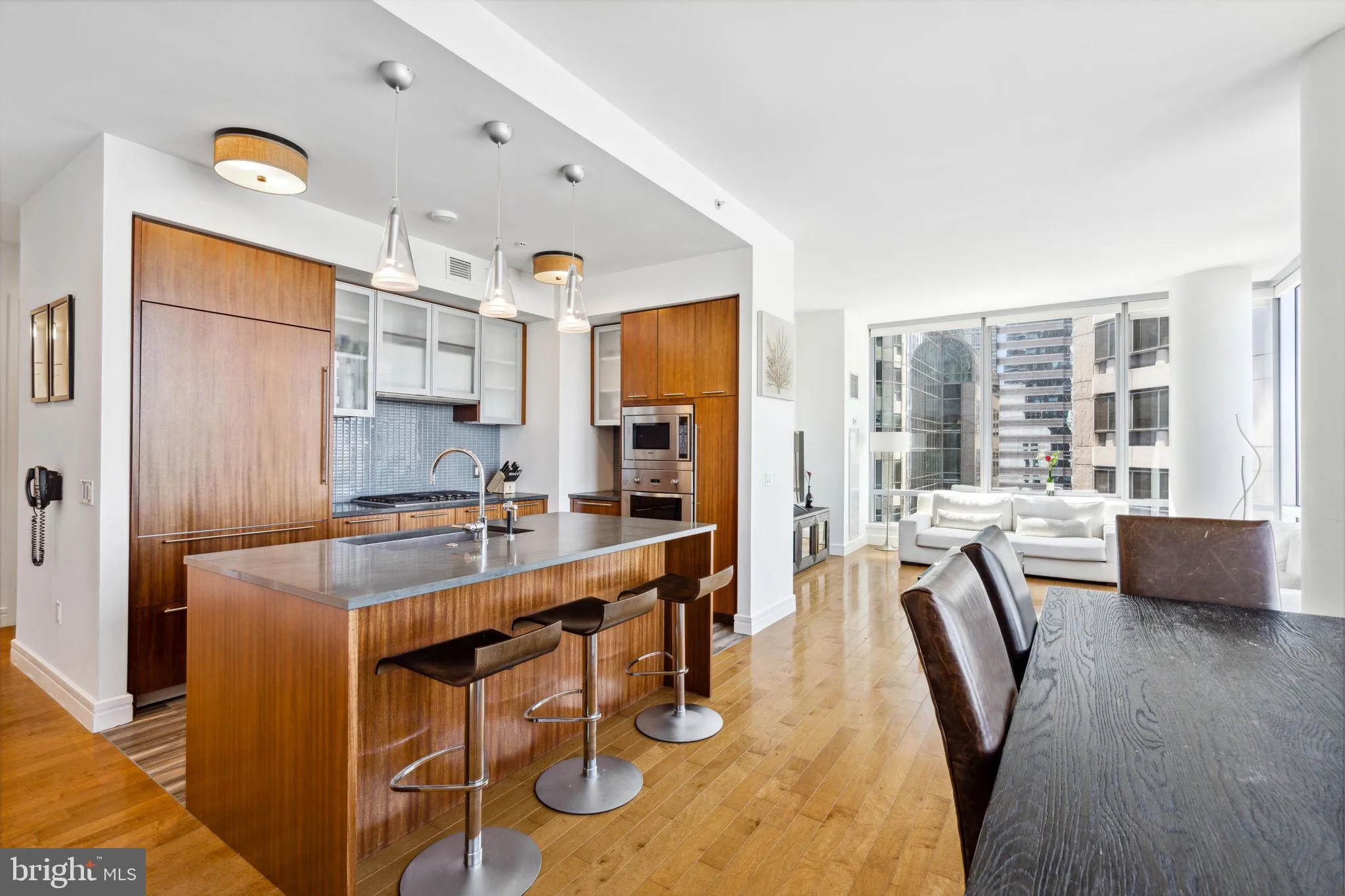 Philadelphia, Pennsylvania 19102, United States, 2 Bedrooms Bedrooms, ,3 BathroomsBathrooms,Residential,Active,92368