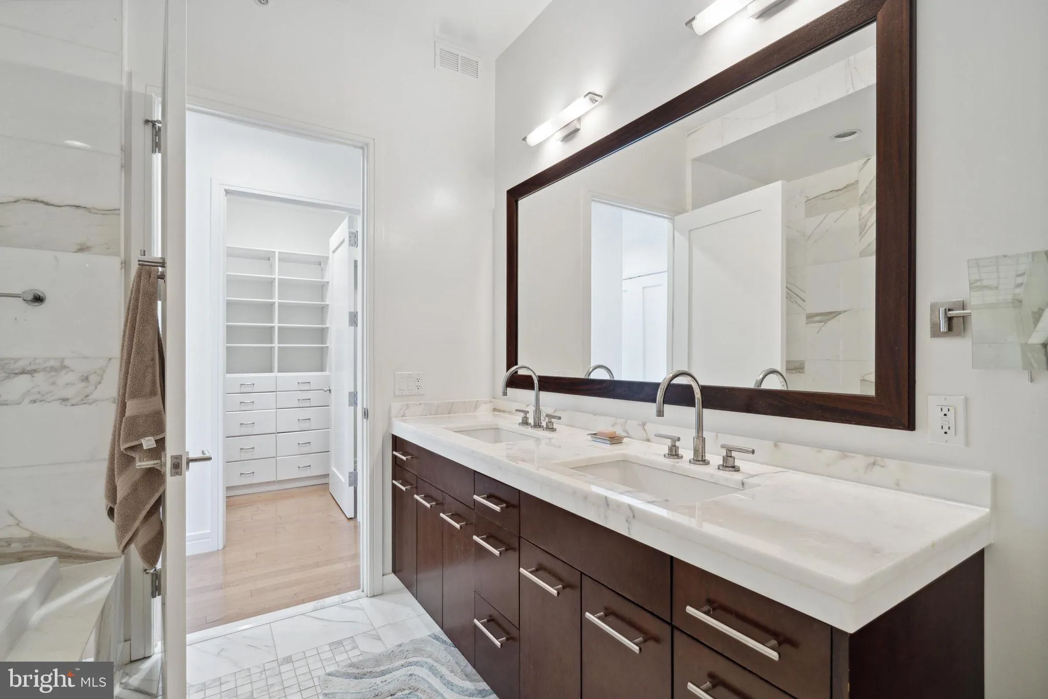 Philadelphia, Pennsylvania 19102, United States, 2 Bedrooms Bedrooms, ,3 BathroomsBathrooms,Residential,Active,92368