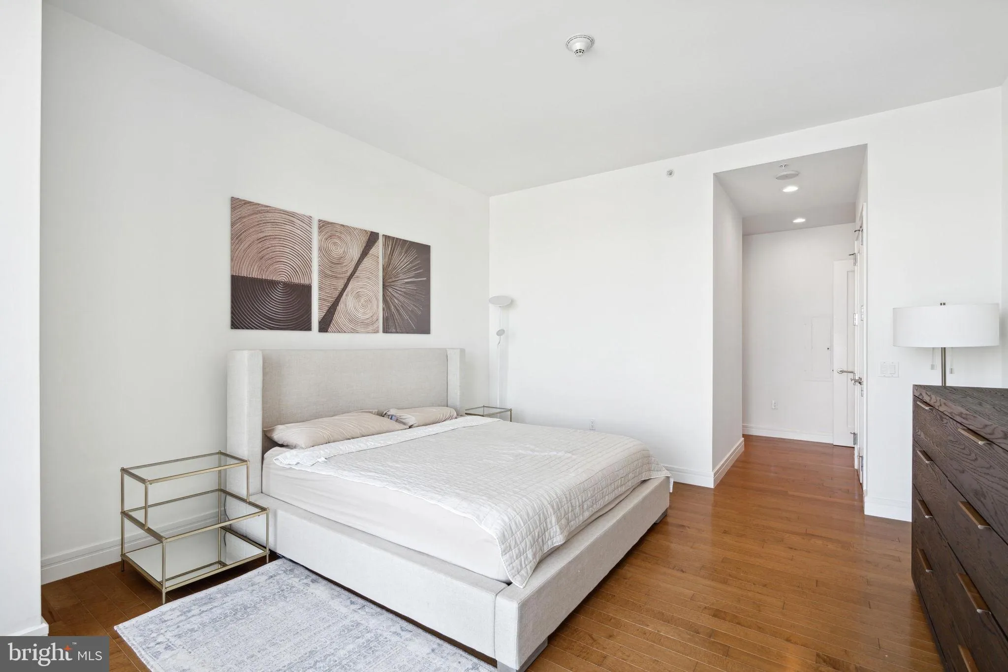 Philadelphia, Pennsylvania 19102, United States, 2 Bedrooms Bedrooms, ,3 BathroomsBathrooms,Residential,Active,92368