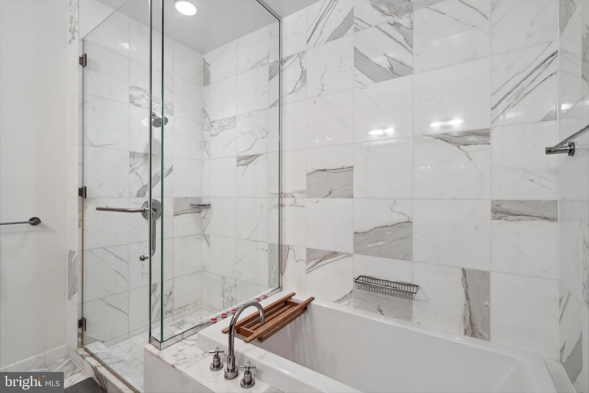 Philadelphia, Pennsylvania 19102, United States, 2 Bedrooms Bedrooms, ,3 BathroomsBathrooms,Residential,Active,92368