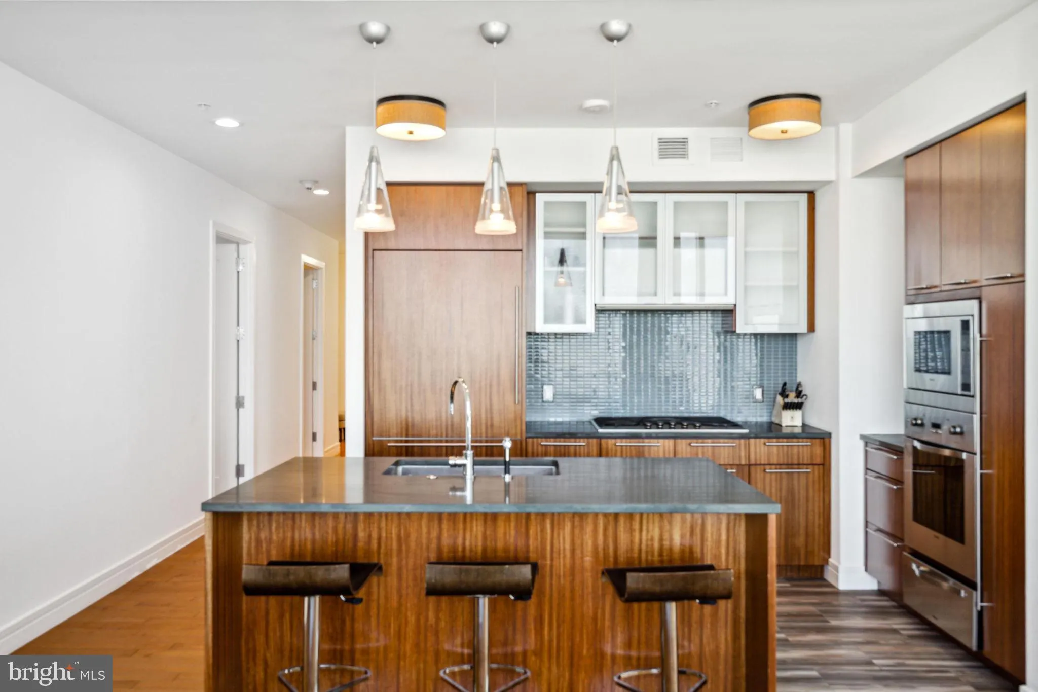 Philadelphia, Pennsylvania 19102, United States, 2 Bedrooms Bedrooms, ,3 BathroomsBathrooms,Residential,Active,92368