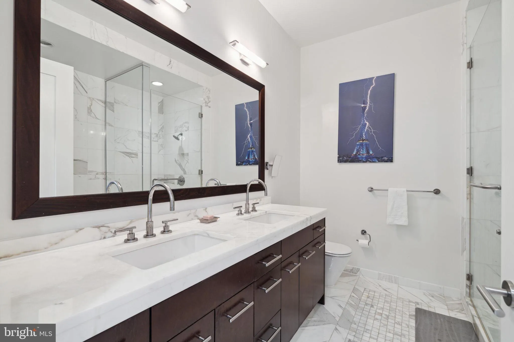 Philadelphia, Pennsylvania 19102, United States, 2 Bedrooms Bedrooms, ,3 BathroomsBathrooms,Residential,Active,92368