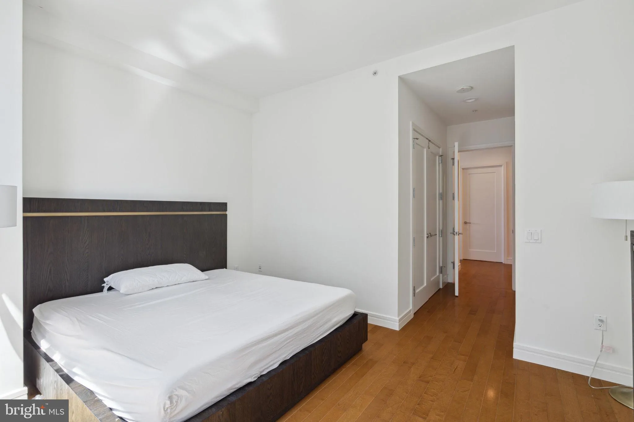 Philadelphia, Pennsylvania 19102, United States, 2 Bedrooms Bedrooms, ,3 BathroomsBathrooms,Residential,Active,92368