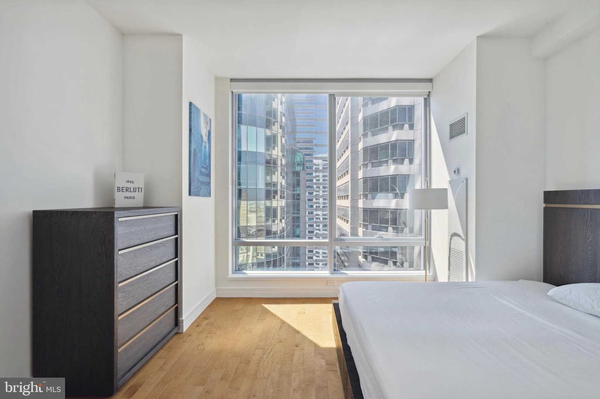 Philadelphia, Pennsylvania 19102, United States, 2 Bedrooms Bedrooms, ,3 BathroomsBathrooms,Residential,Active,92368