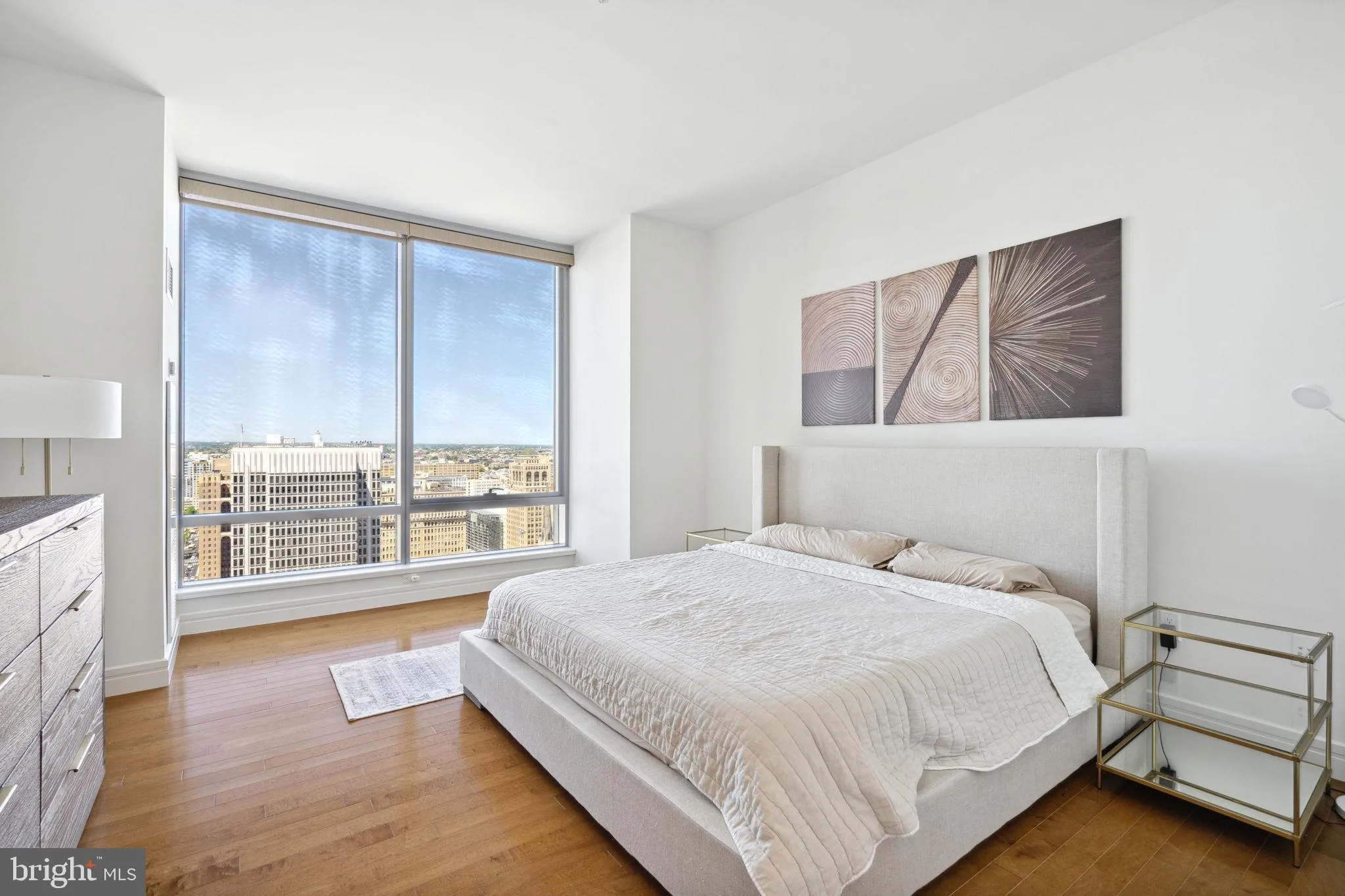Philadelphia, Pennsylvania 19102, United States, 2 Bedrooms Bedrooms, ,3 BathroomsBathrooms,Residential,Active,92368