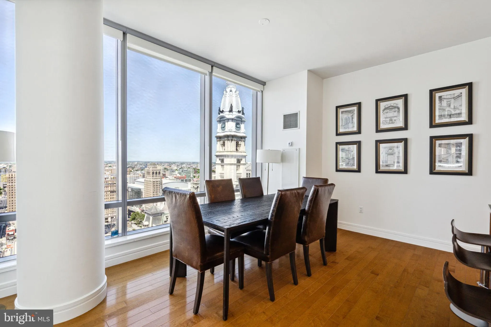 Philadelphia, Pennsylvania 19102, United States, 2 Bedrooms Bedrooms, ,3 BathroomsBathrooms,Residential,Active,92368