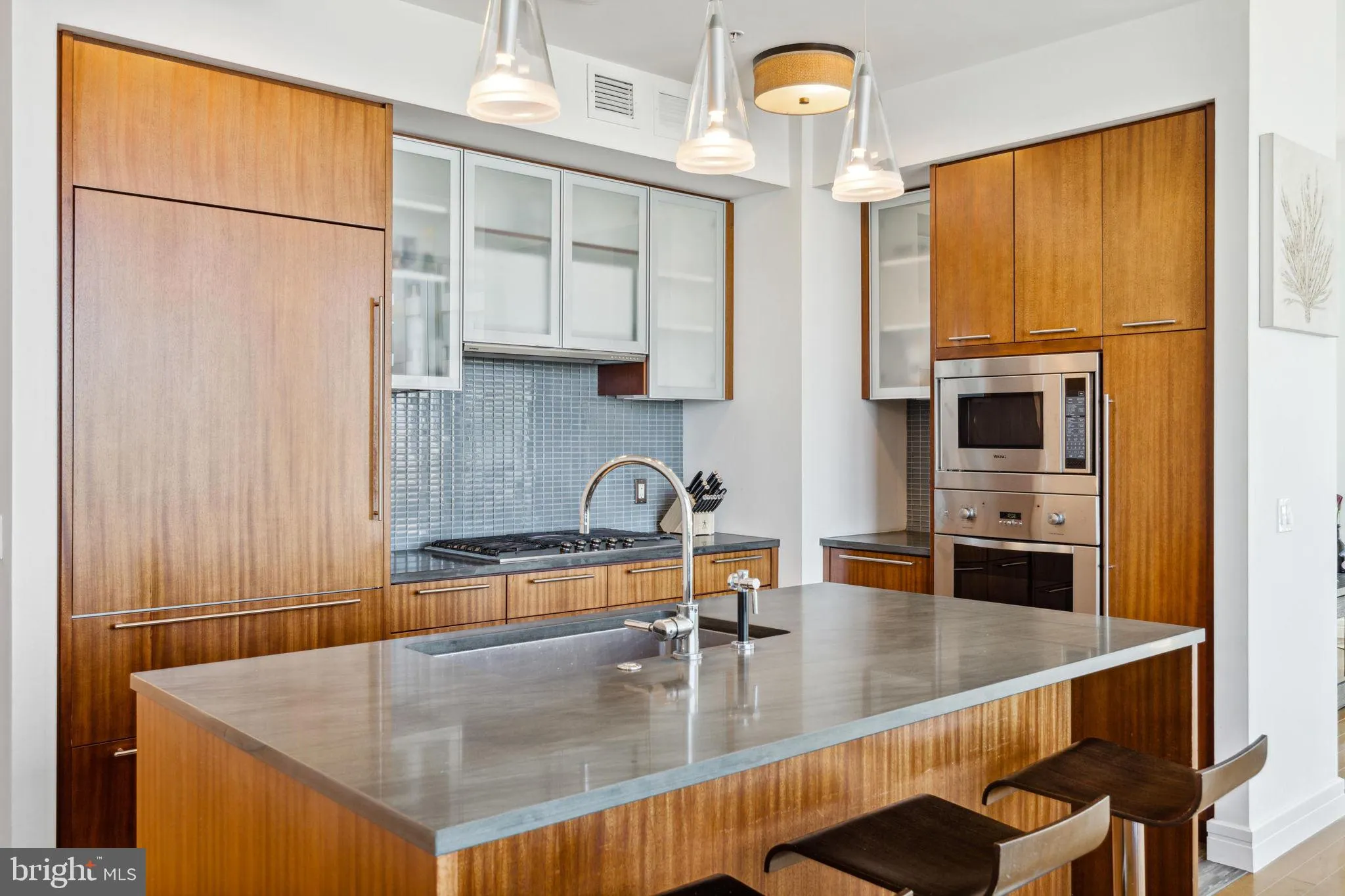 Philadelphia, Pennsylvania 19102, United States, 2 Bedrooms Bedrooms, ,3 BathroomsBathrooms,Residential,Active,92368