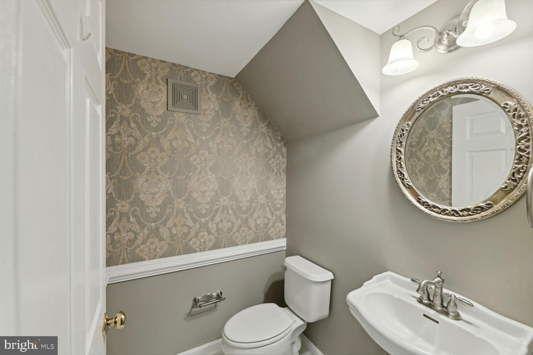 VILLAGES AT FALLS CHURCH - Residential Lease