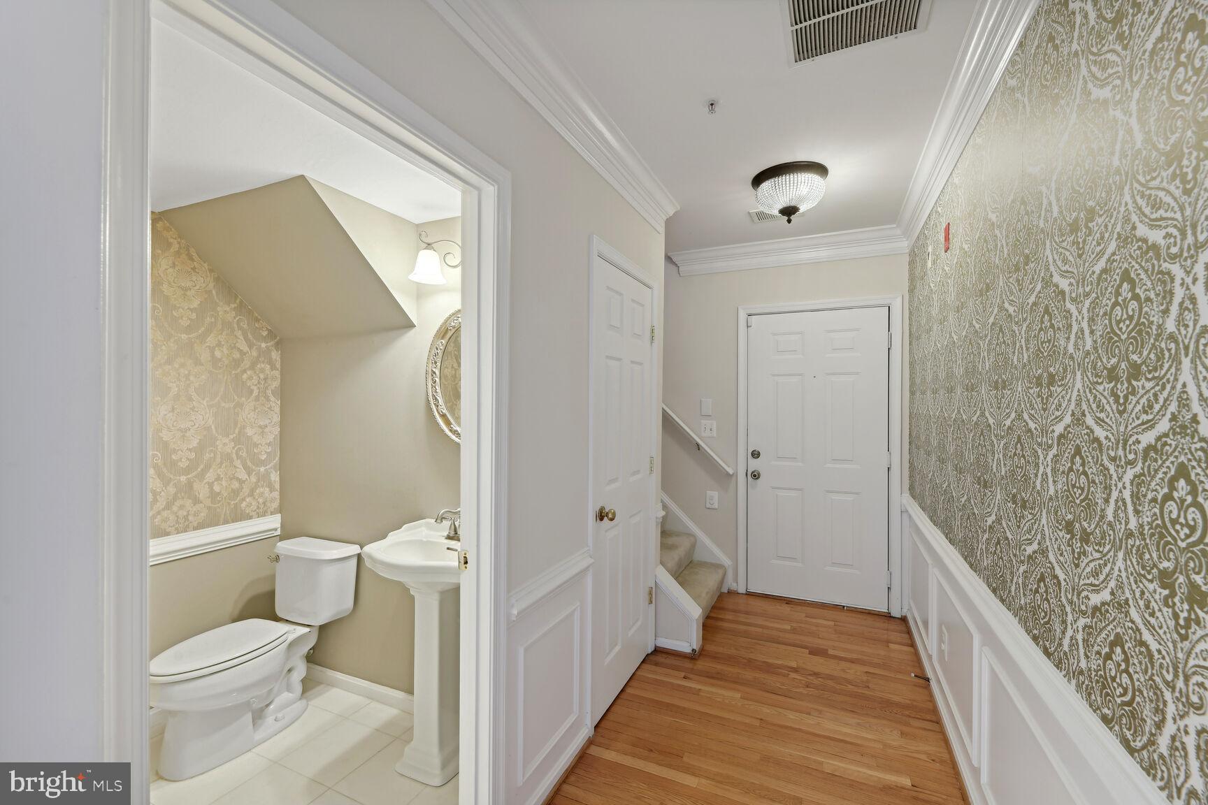 VILLAGES AT FALLS CHURCH - Residential Lease