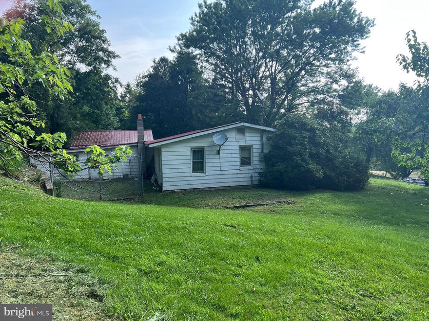 Cute little bungalow rancher home  just waiting for you to make it your own.  Private setting with gorgeous mountain views on the outskirts of town.   One level living with laundry room just off kitchen.   Call today to get in for a showing.