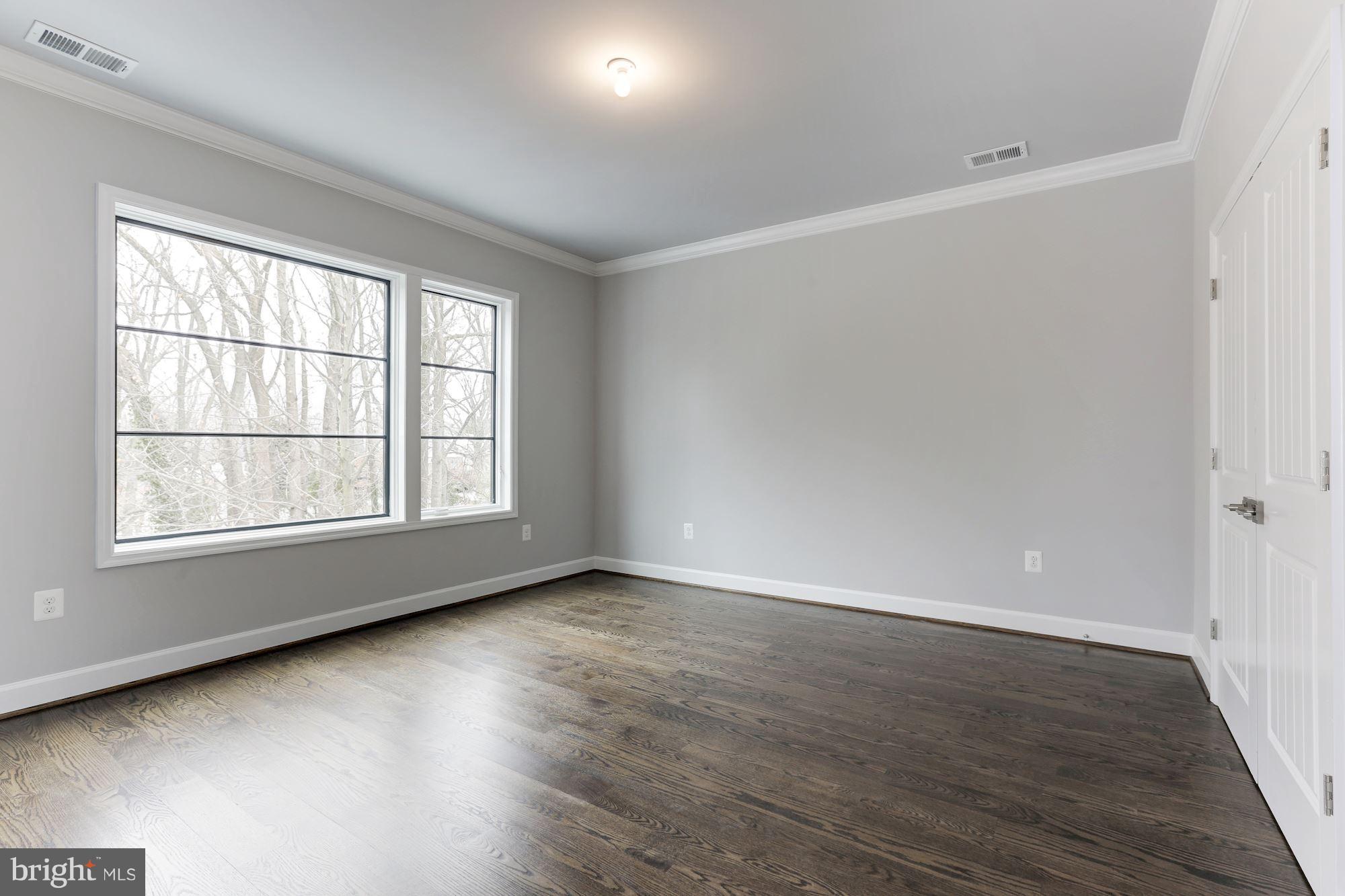 LYONHURST - Residential