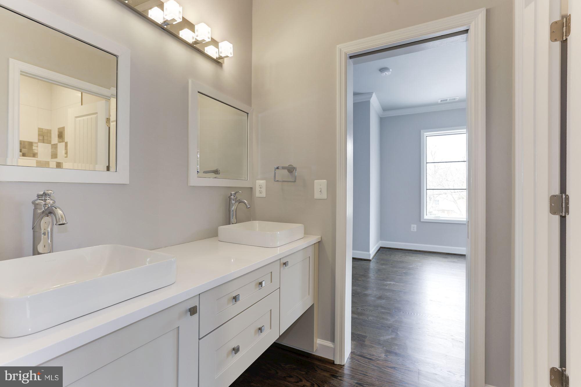 LYONHURST - Residential