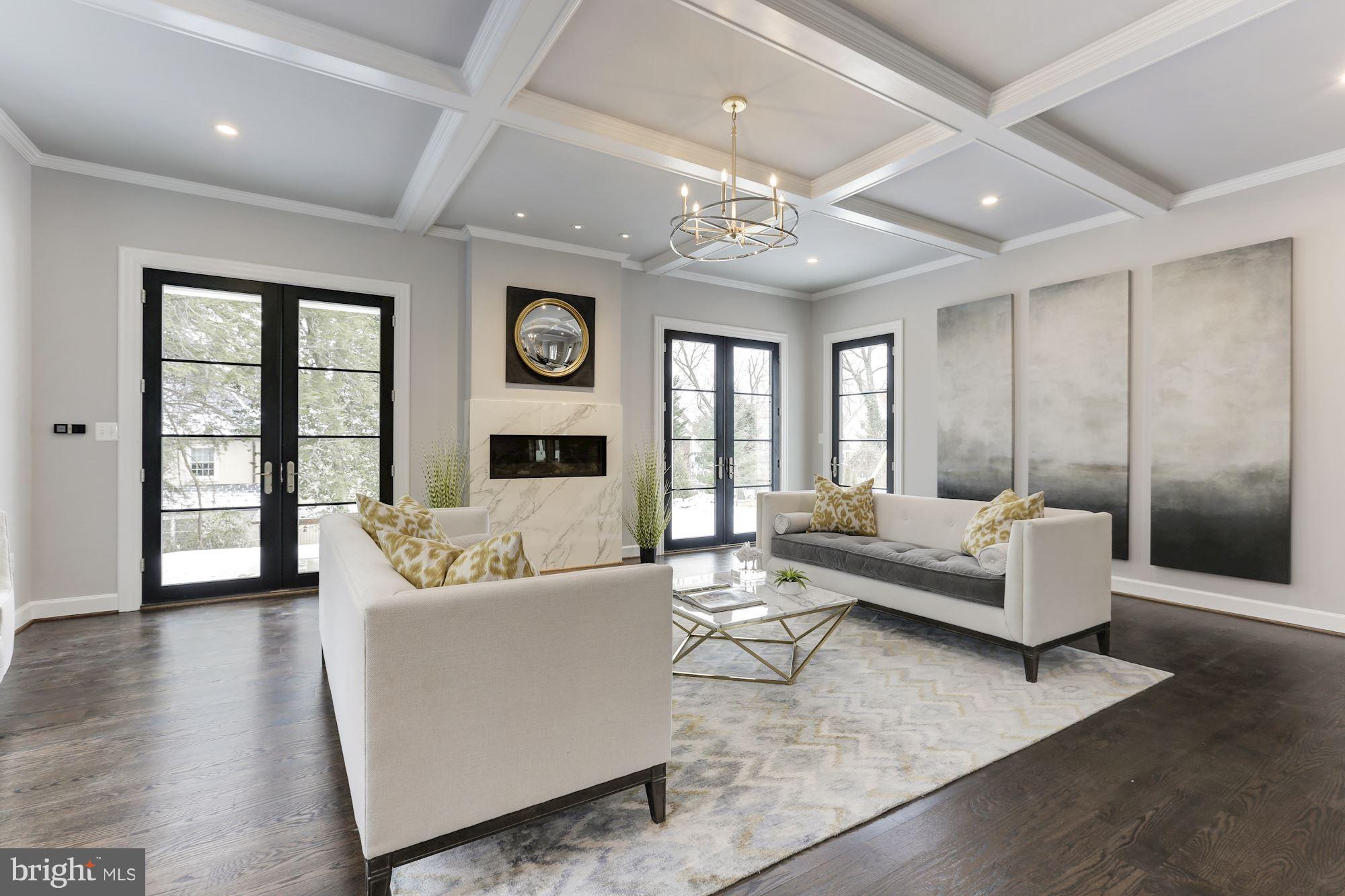 LYONHURST - Residential