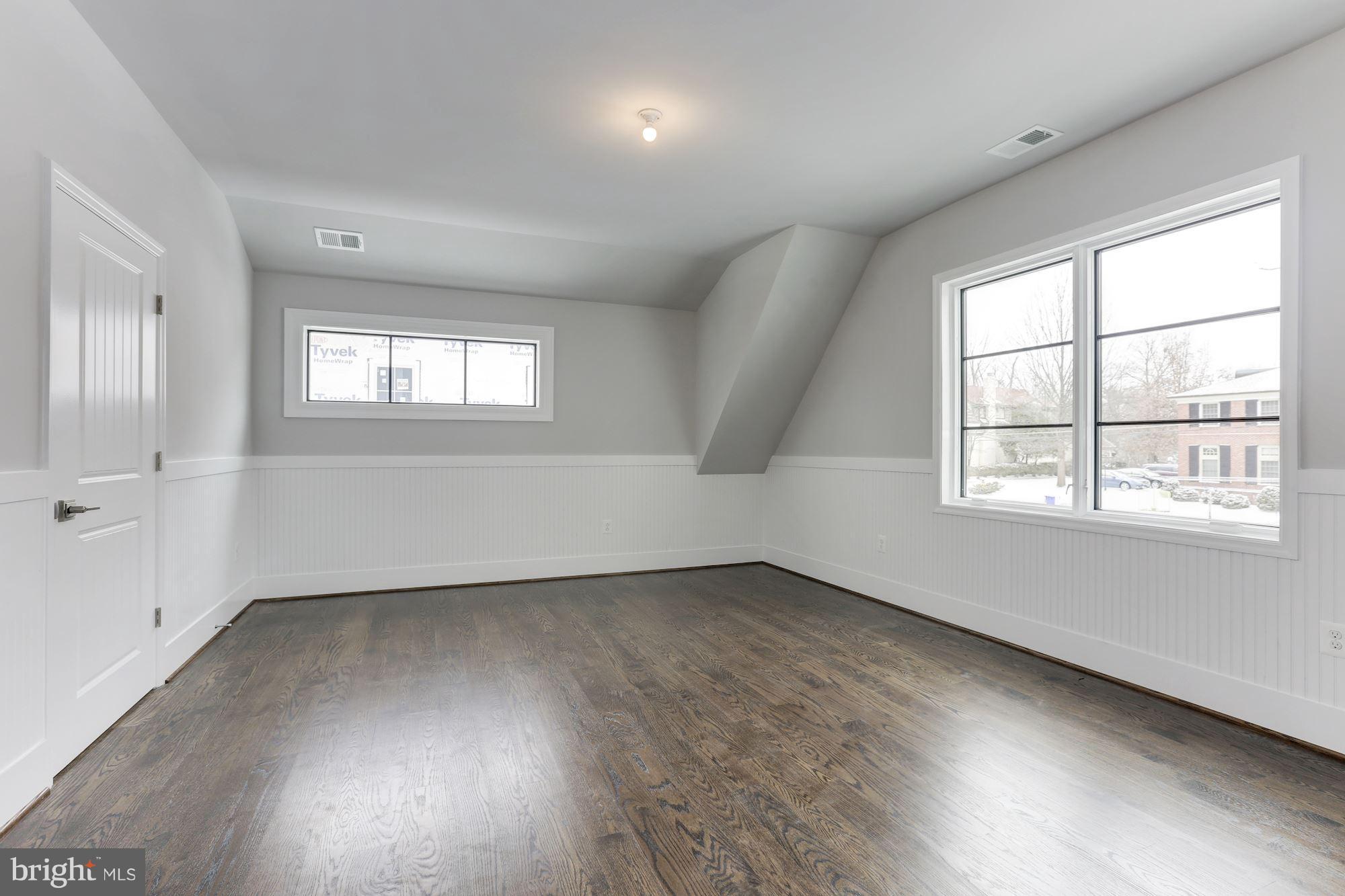 LYONHURST - Residential