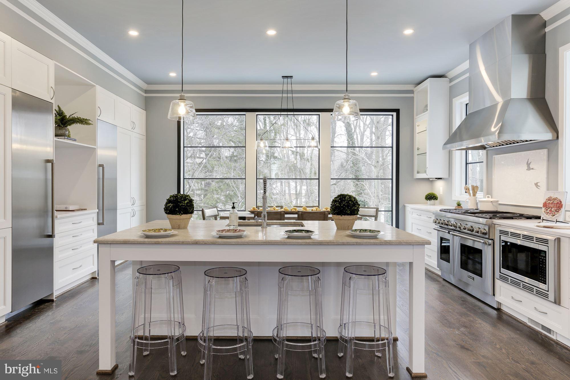 LYONHURST - Residential