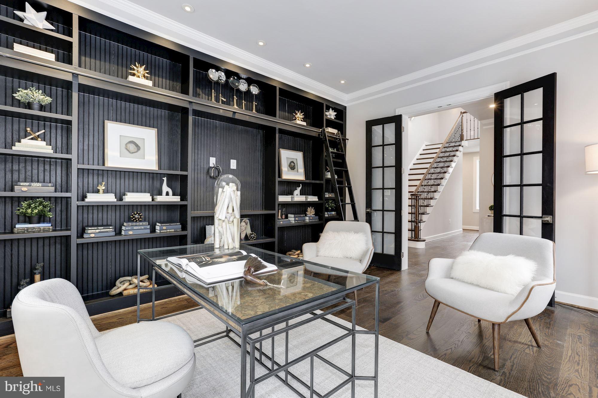 LYONHURST - Residential