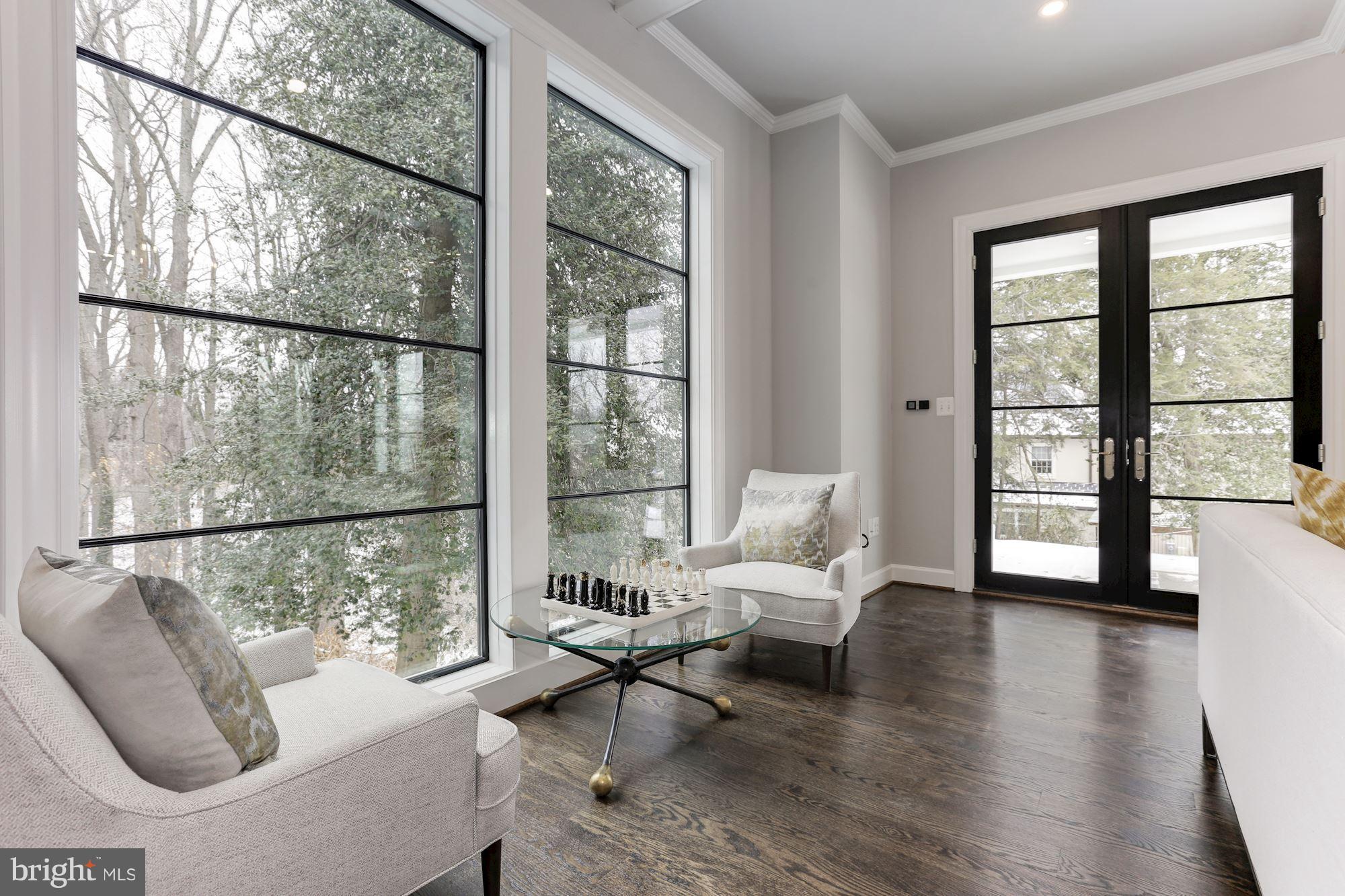 LYONHURST - Residential