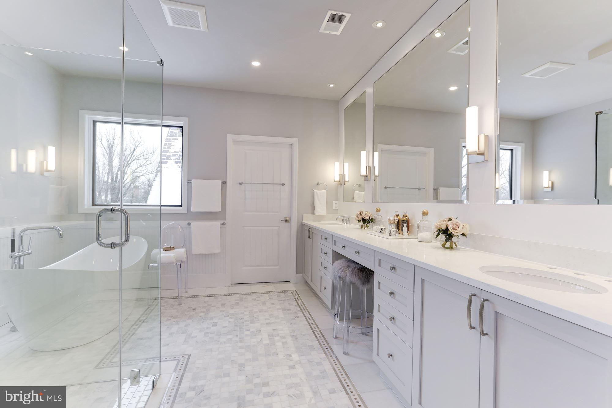 LYONHURST - Residential