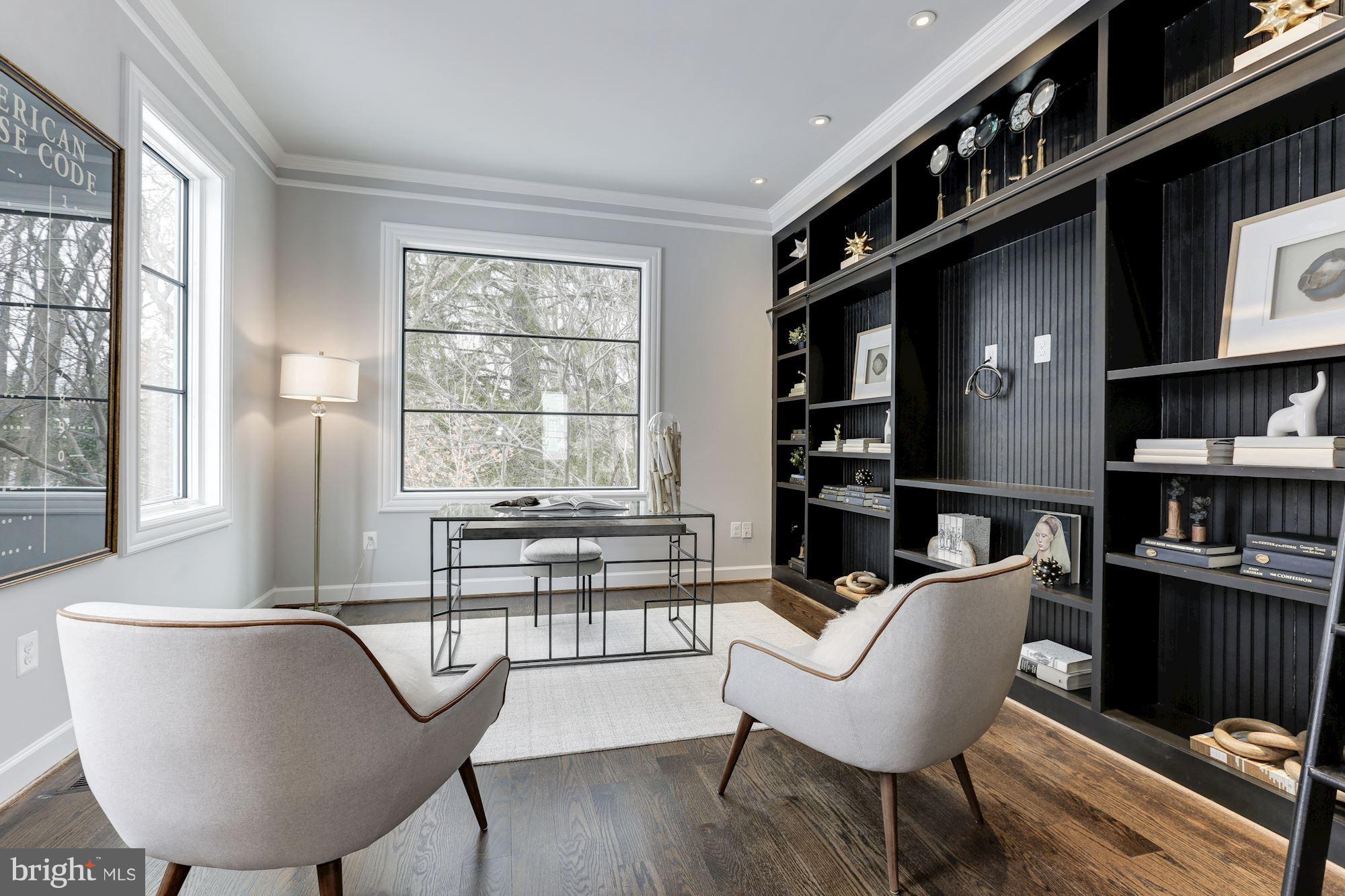 LYONHURST - Residential