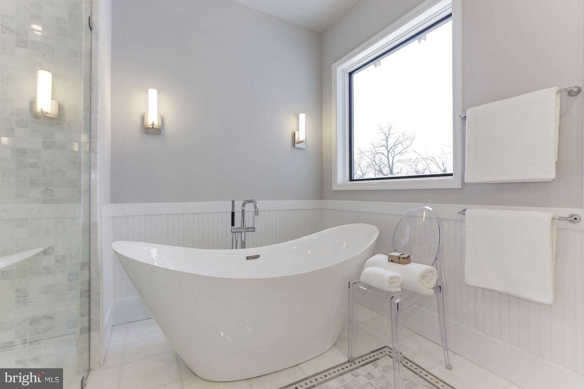 LYONHURST - Residential