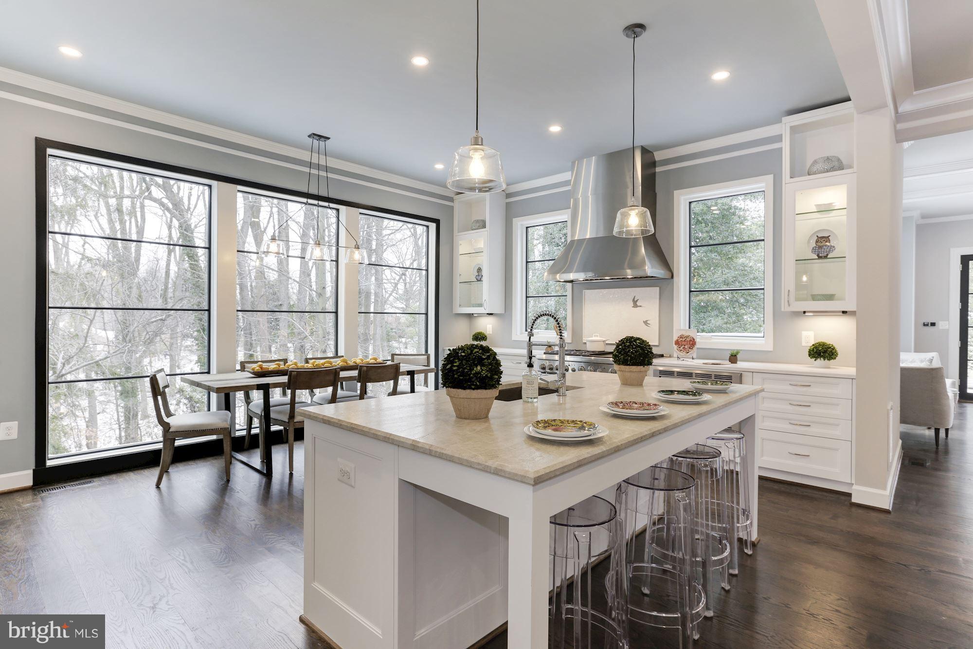 LYONHURST - Residential