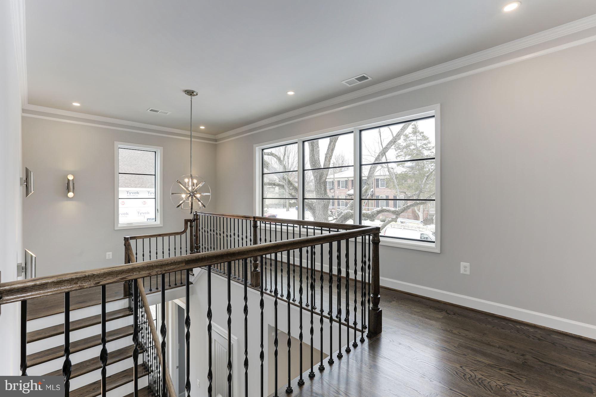 LYONHURST - Residential