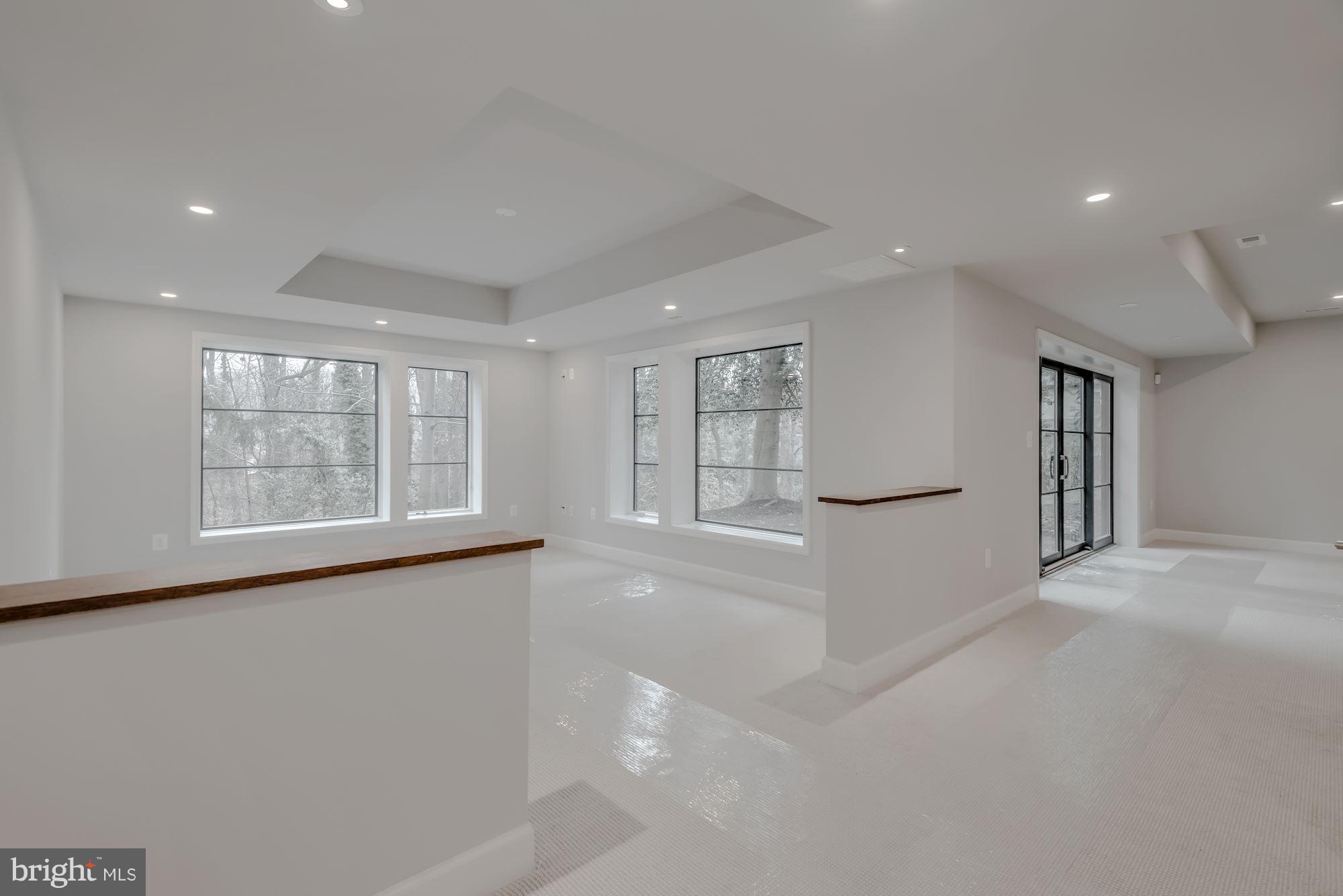 LYONHURST - Residential