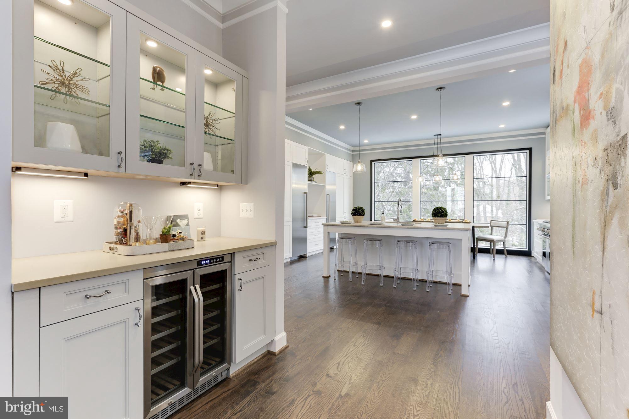 LYONHURST - Residential