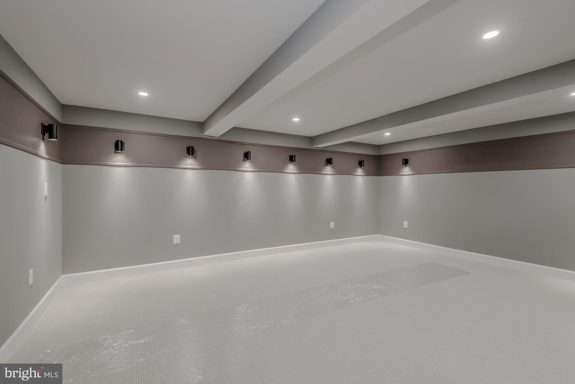 LYONHURST - Residential