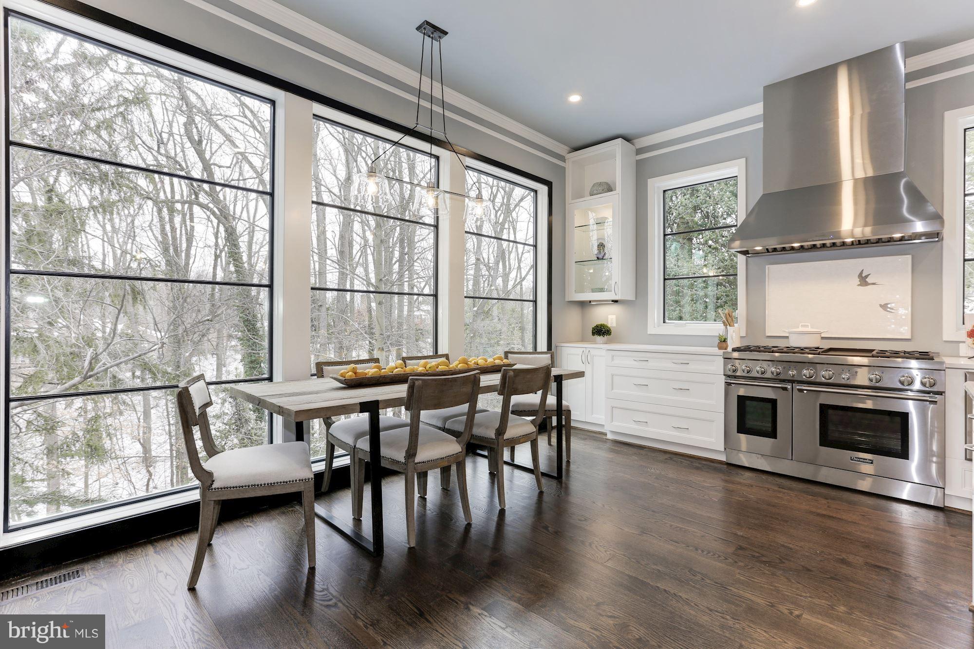 LYONHURST - Residential