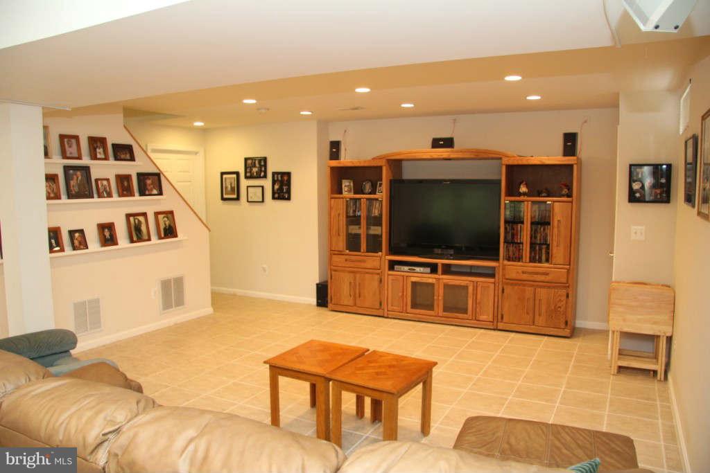 SIGNATURE AT BROADLANDS - Residential