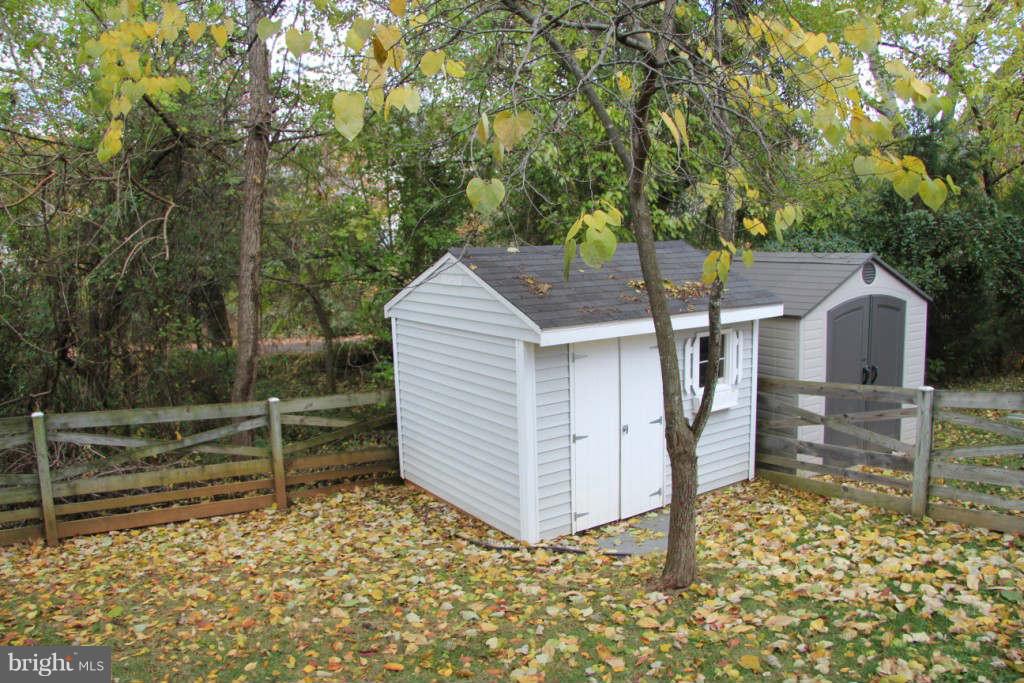 SIGNATURE AT BROADLANDS - Residential