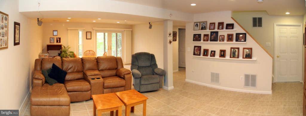 SIGNATURE AT BROADLANDS - Residential